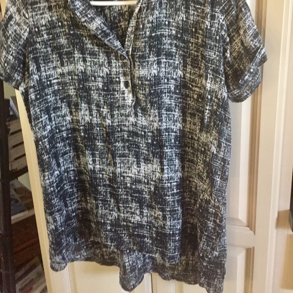 B & W blouse - Picture 5 of 5